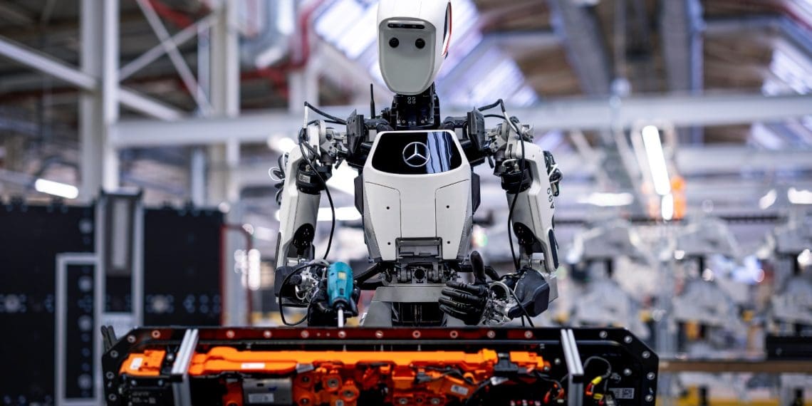 Mercedes testa robôs humanoides aprimorados por IA na produção de veículos elétricos