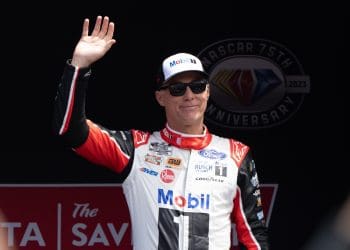 Kevin Harvick: The Reigning King of Phoenix Raceway and His Impact on NASCAR’s Rising Stars