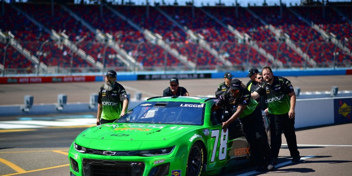 Katherine Legge’s Unforgettable Debut: A Milestone for Women in NASCAR Despite Hurdles