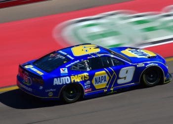 Chase Elliott’s Relationship Drama: NASCAR Fans Speculate on Love Life Amidst Social Media Clues