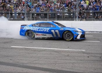Hamlin’s Triumphant Return to Victory Lane at Martinsville Ignites Unstoppable Domination
