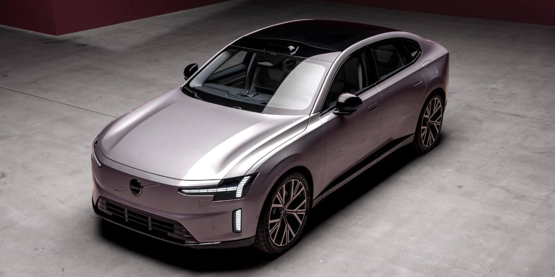 Volvo apresenta o ES90 um fastback 100% elétrico com 700 km de autonomia