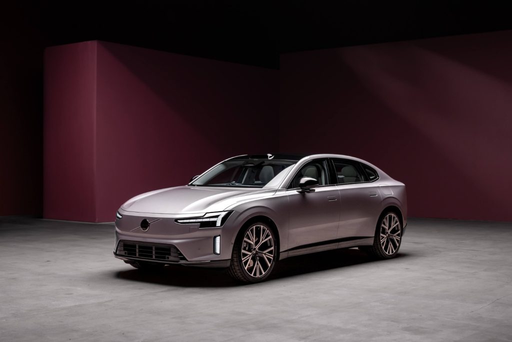 Volvo apresenta o ES90 um fastback 100% elétrico com 700 km de autonomia