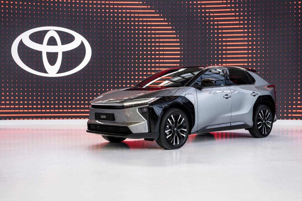 Toyota atualiza bZ4X que ganha mais potência e maior autonomia