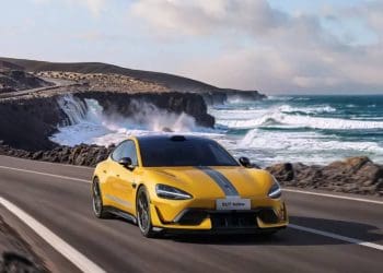 Xiaomi utiliza melancia para mostrar a resistência da bateria do SU7 Ultra