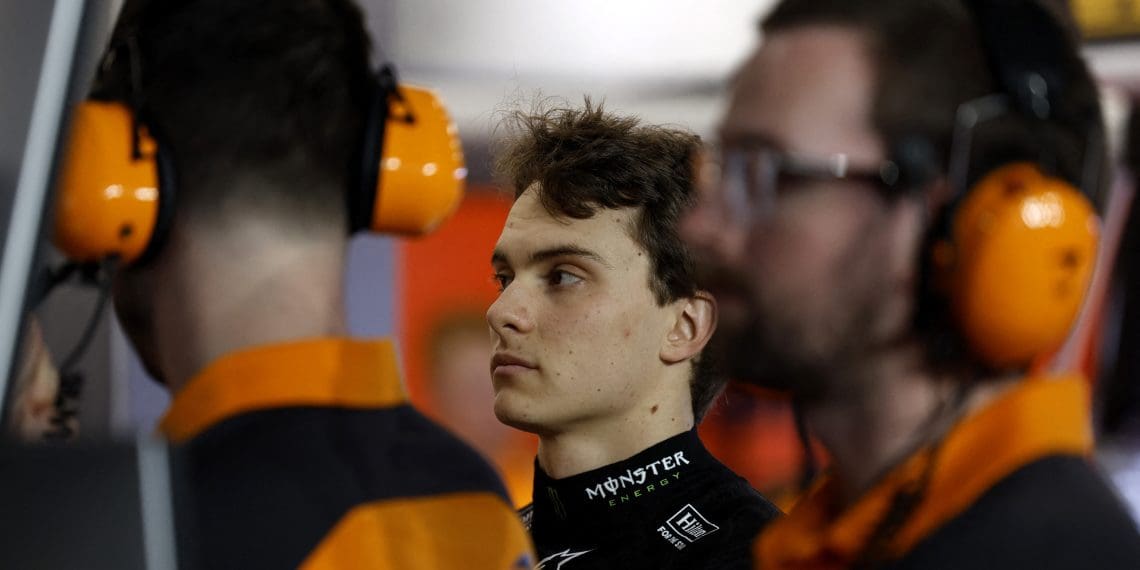 Drama Unleashed: Oscar Piastri Reacts to Lando Norris Crash with Unprecedented Red Flag Move