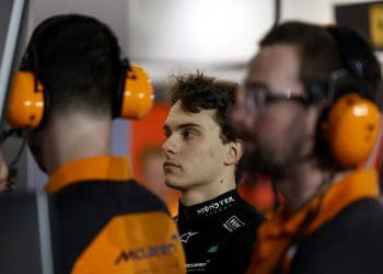 Drama Unleashed: Oscar Piastri Reacts to Lando Norris Crash with Unprecedented Red Flag Move
