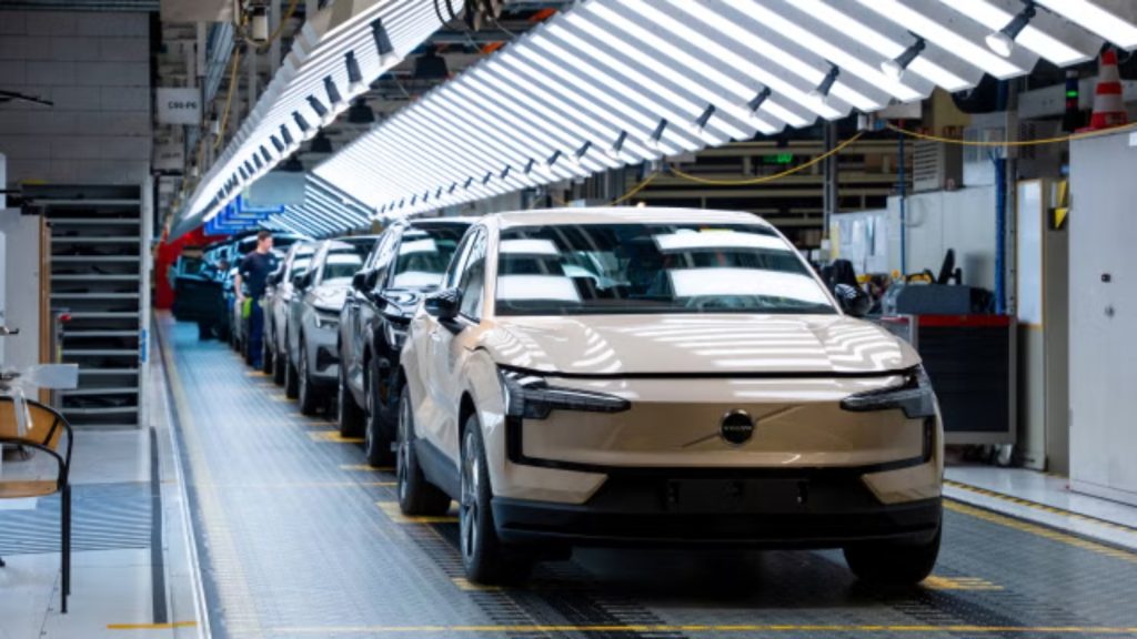 Volvo EX30 já é produzido na Europa