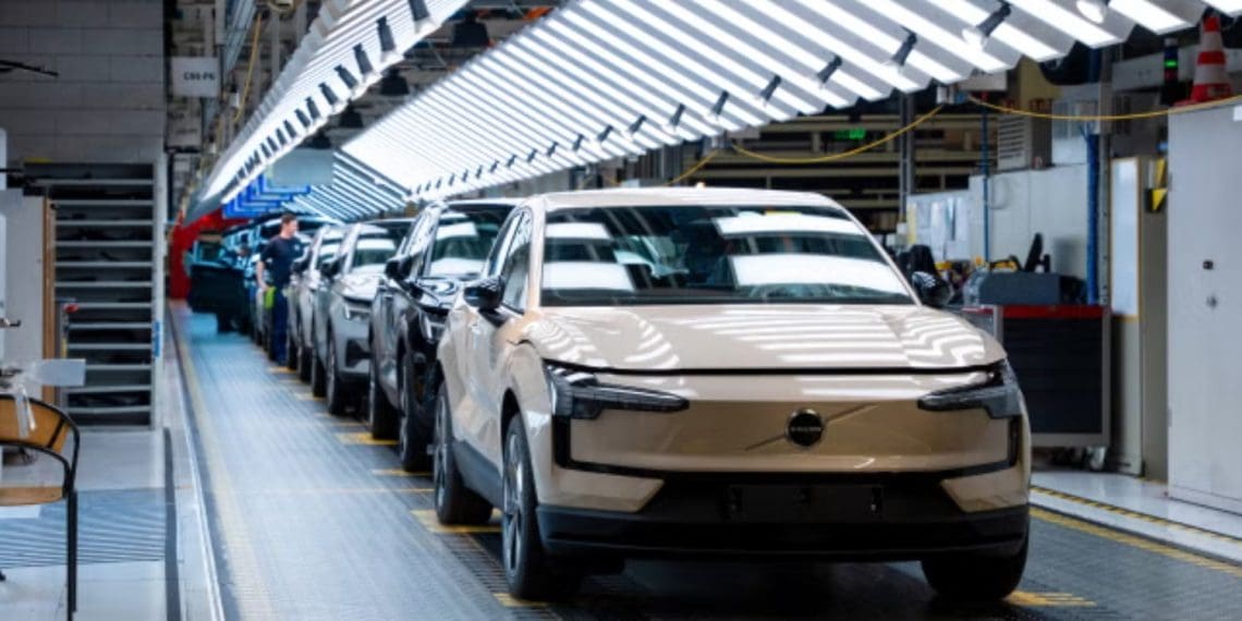 Volvo EX30 já é produzido na Europa