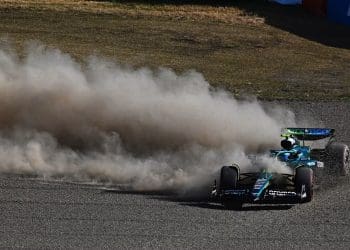 VIDEO – Fernando Alonso’s Car Stuck! Chaos Erupts at Japanese Grand Prix Practice!