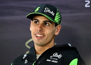 Driver’s Daring 3,600-Mile Detour: Shocking Move Before Bahrain Grand Prix Shocks F1 World