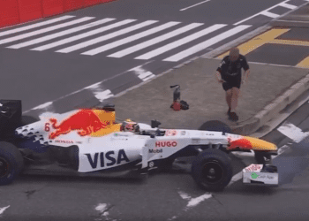 VIDEO – Red Bull F1 Car Catastrophe: Dramatic Crash at Tokyo Event Shakes Racing World