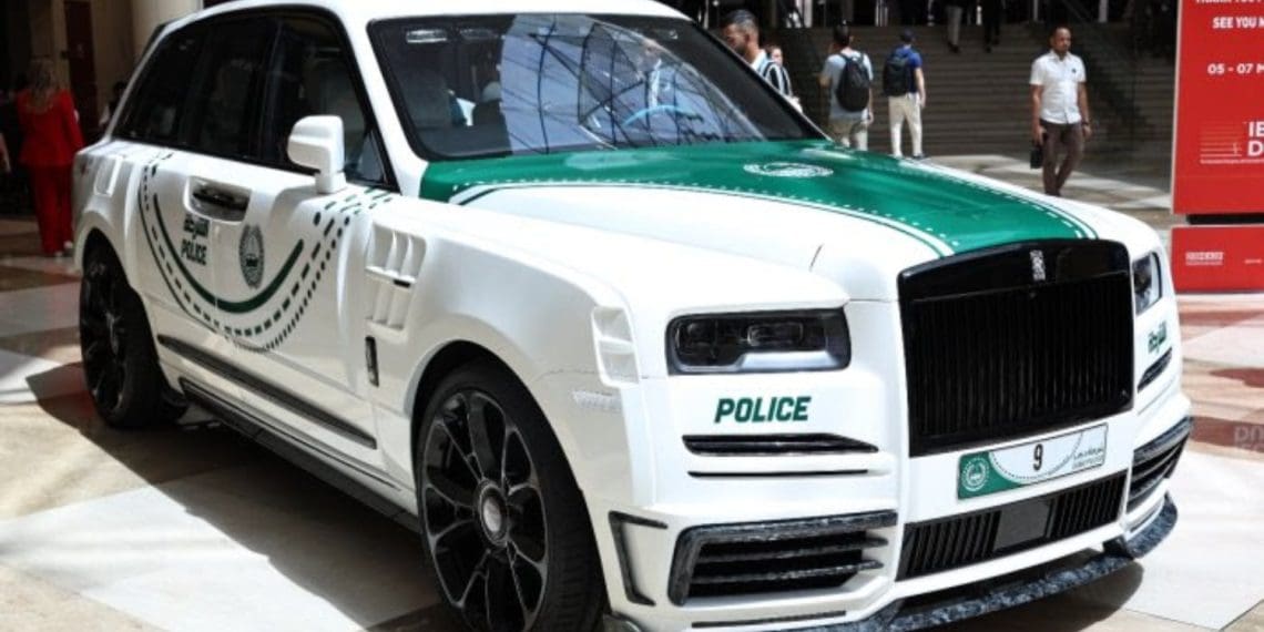 Rolls-Royce Cullinan da Mansory junta-se à garagem de luxo da Polícia do Dubai
