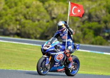 Turkish Triumph: Toprak Razgatlioglu Dominates Wet Assen WorldSBK Superpole Race