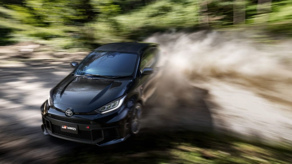 Toyota GR Yaris aprimorado traz travão de mão vertical