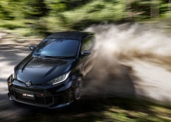 Toyota GR Yaris aprimorado traz travão de mão vertical