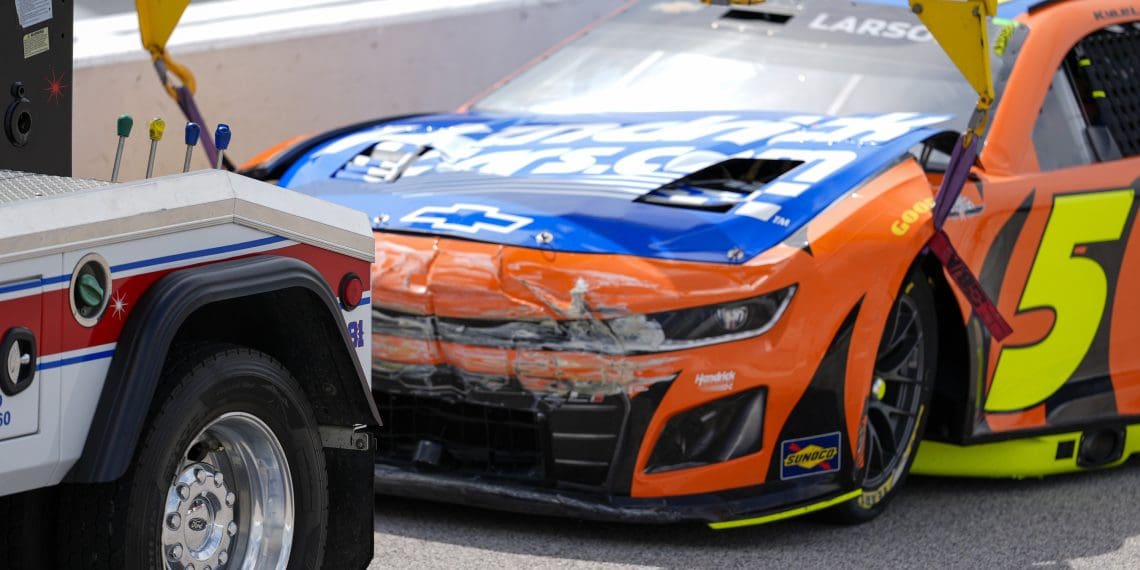Kyle Larson’s Darlington Disaster: Heart-Wrenching Crash Crushes NASCAR Fans’ Hopes