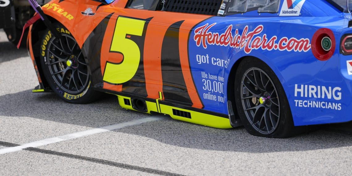 Darlington Disaster: Kyle Larson’s Early Wreck Sends Shockwaves Through NASCAR Cup Race