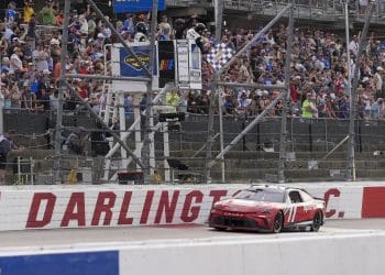 Hamlin’s Thrilling Back-to-Back NASCAR Wins Shake Up Championship Standings at Darlington