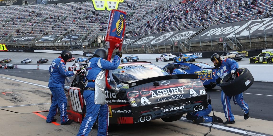 Unstoppable Zilisch Dominates Rockingham Xfinity Qualifying, Secures Pole Position