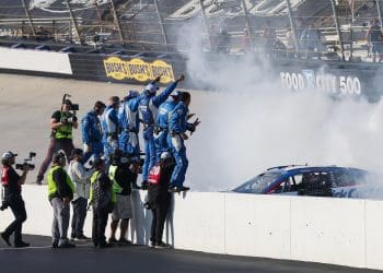 Larson’s Dominance Crushes Hamlin’s Hopes: The Unstoppable Force at Bristol