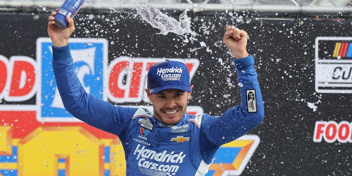 Larson Dominates Bristol with 411 Laps Led in Emotional Victory Tribute
