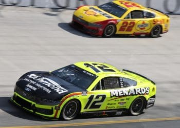 Blaney’s Daring Pit Strategy Sparks Intense Bristol Showdown with Larson