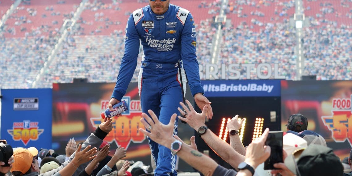 NASCAR Showdown: Kyle Larson Dissed as Fans Rally Behind Tony Stewart in Racing Rivalry