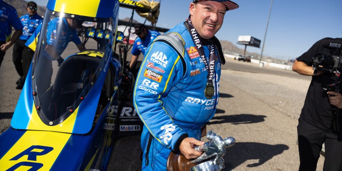 Tony Stewart’s Epic Triumph Over Kyle Larson Redefines Racing Greatness: The Unstoppable Smoke