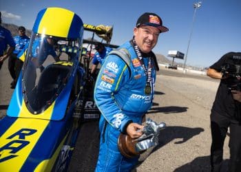 Tony Stewart’s Epic Triumph Over Kyle Larson Redefines Racing Greatness: The Unstoppable Smoke