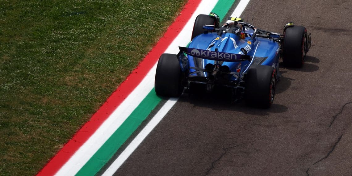 Carlos Sainz Demands Williams‘ Racing Excellence After Frustration at Emilia Romagna GP
