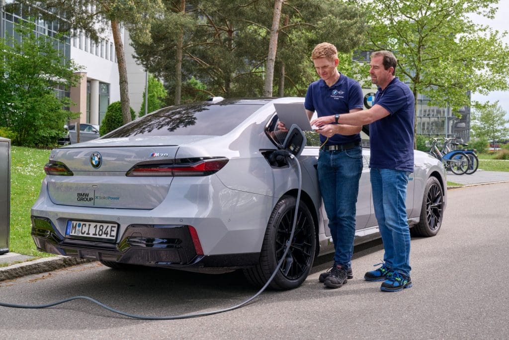 BMW i7 testa baterias de estado sólido da Solid Power