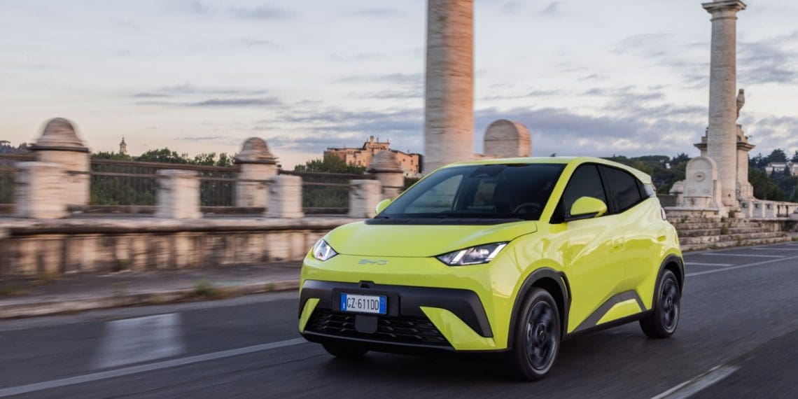 Dolphin Surf: a onda citadina da BYD chega à Europa