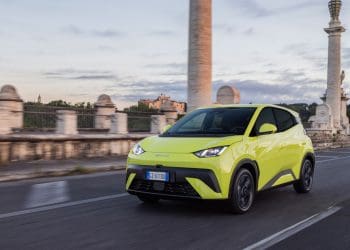 Dolphin Surf: a onda citadina da BYD chega à Europa