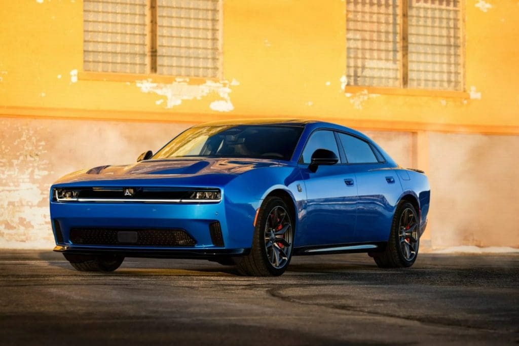 Dodge apresenta Charger Daytona de quatro portas