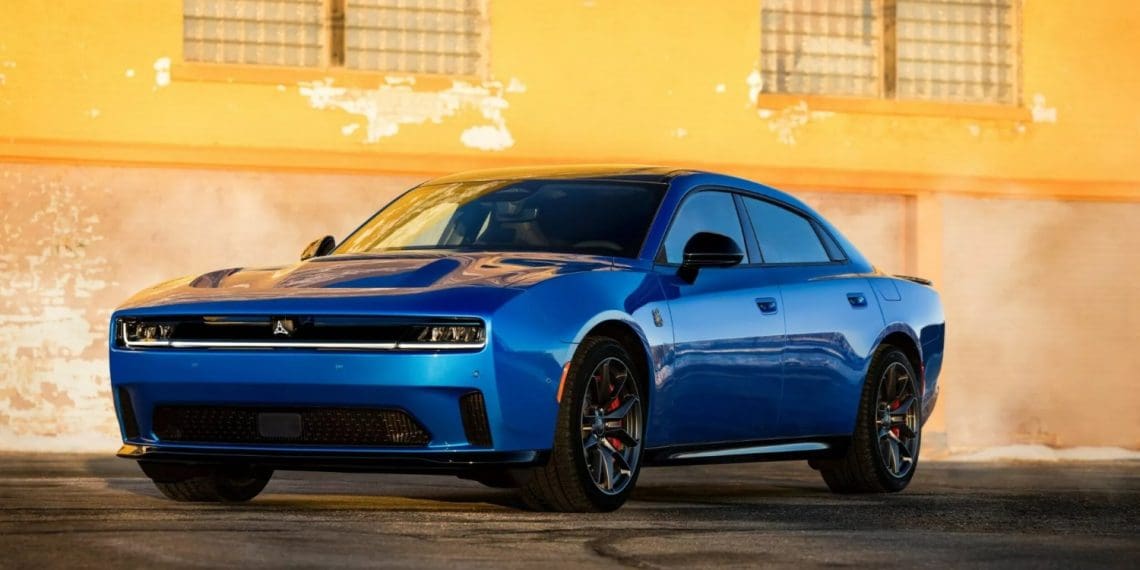 Dodge apresenta Charger Daytona de quatro portas