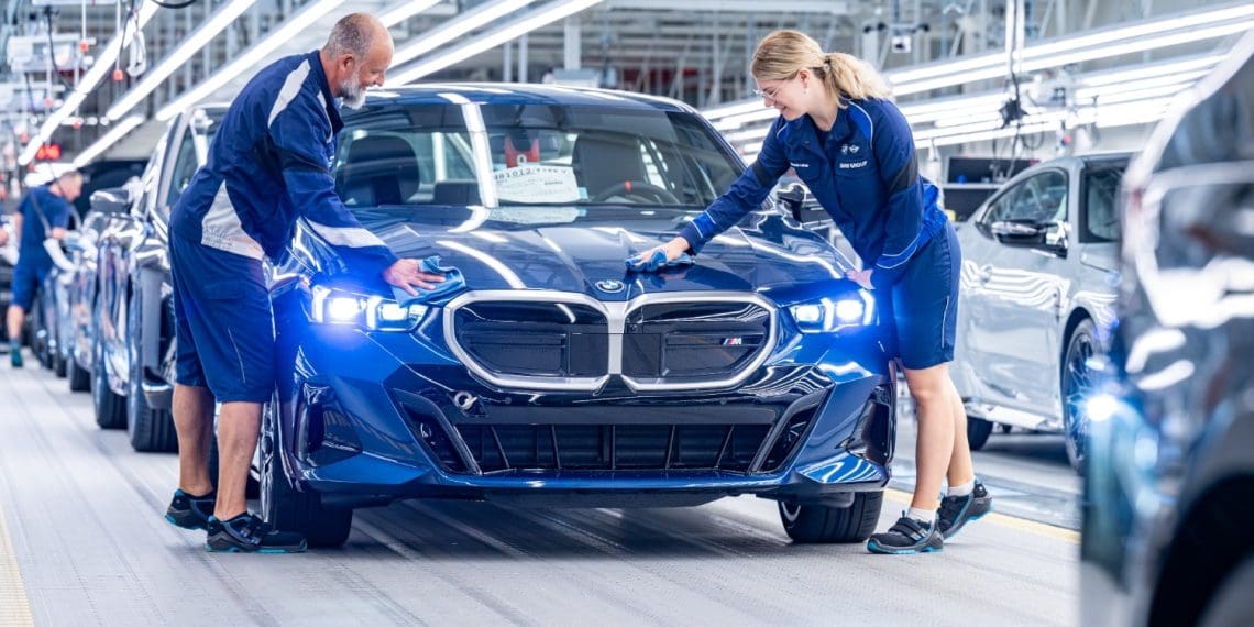 Sabe quanto veículos eletrificados já produziu a BMW?