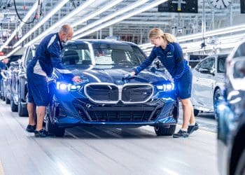 Sabe quanto veículos eletrificados já produziu a BMW?