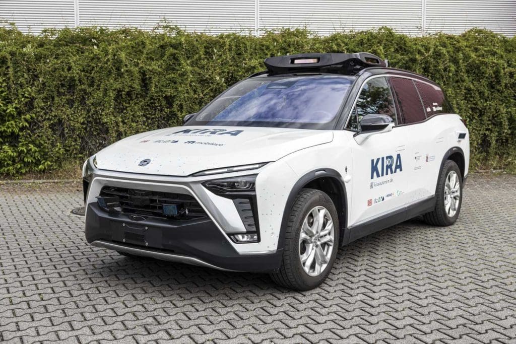 Alemanha testa robotáxi com passageiros na via pública