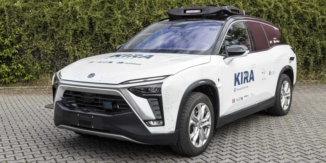 Alemanha testa robotáxi com passageiros na via pública