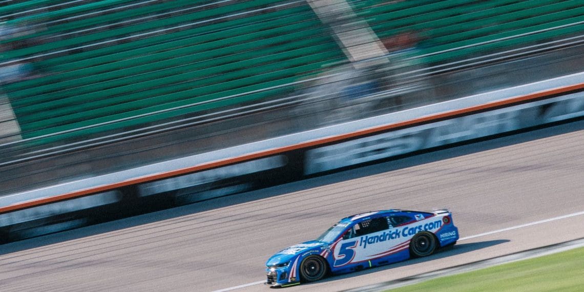 Intense Showdown: Kyle Larson Outpaces Chris Buescher for Thrilling Kansas Pole Victory