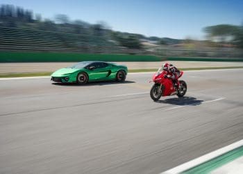 Lamborghini Temerario enfrenta a Ducati Panigale V4