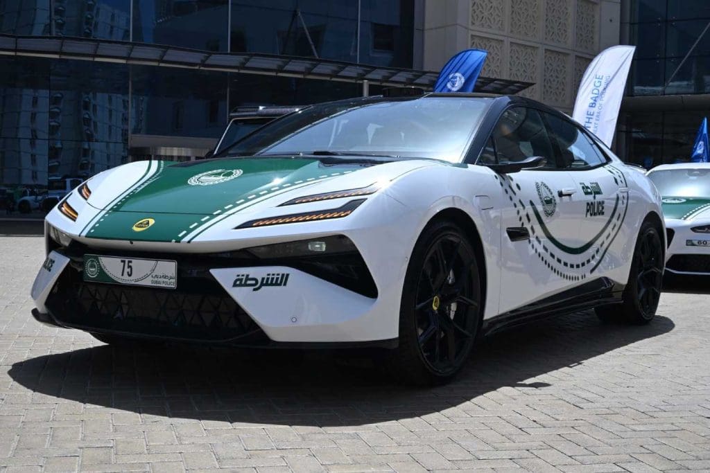 Novo bólide ao serviço da Polícia do Dubai é um Lotus Emeya S