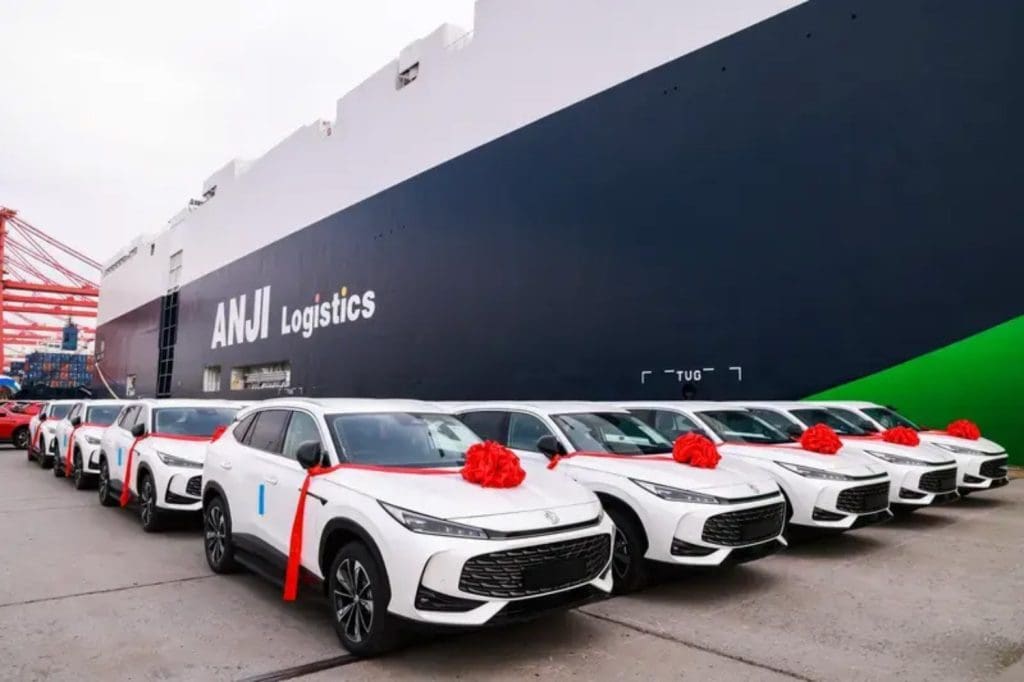 MG: maior navio de transporte de carros do mundo zarpou para a primeira viagem
