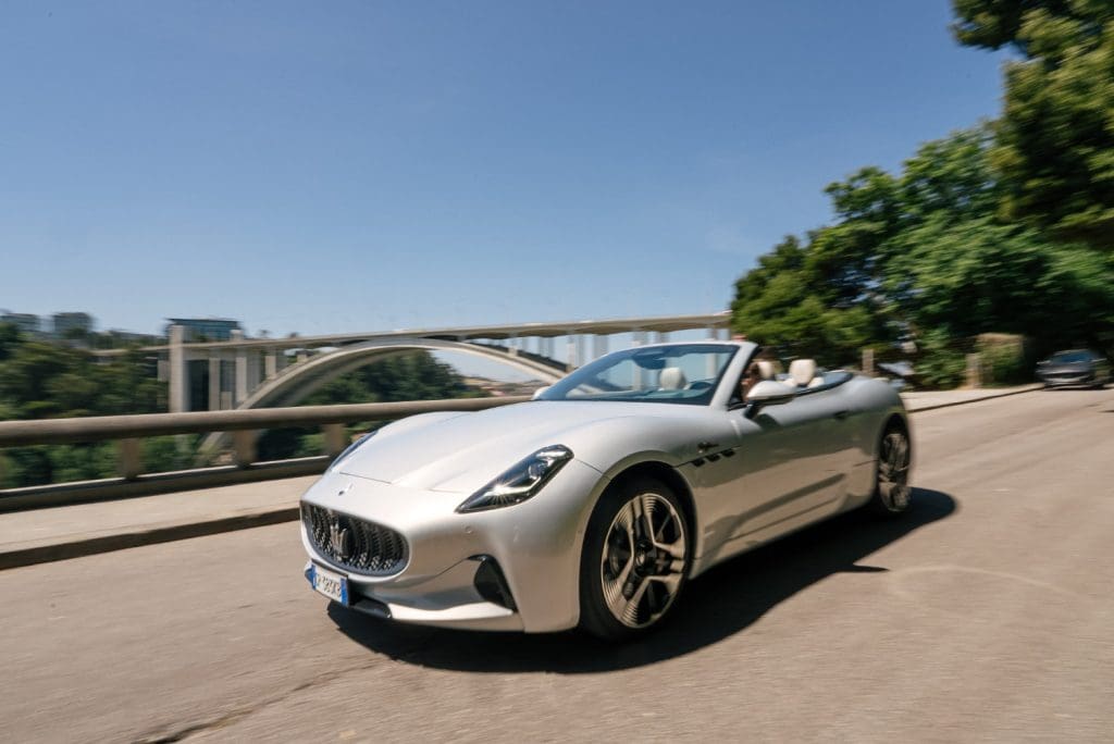 Maserati GranCabrio Folgore chega ao mercado nacional a tempo do verão