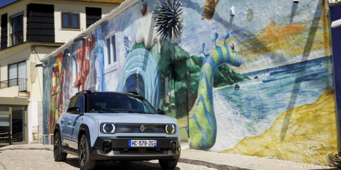 Novo Renault 4 E-Tech elétrico mostra-se ao mundo em Portugal