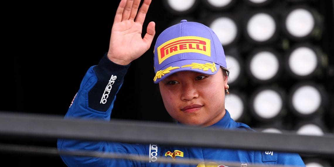 Chloe Chambers Triumphs in Rain-Drenched F1 Academy Qualifying Showdown