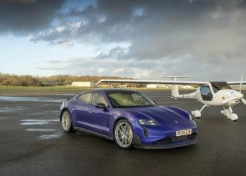 Porsche Taycan Turbo GT enfrenta avião elétrico em corrida de estrelas