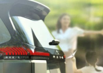 Toyota mostra imagens da nova geração do RAV4 antes da estreia