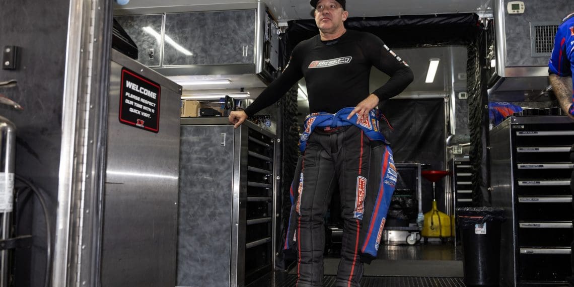 Tony Stewart’s Shocking Revelation: «I Was Not a Good Person» in NASCAR Glory Days